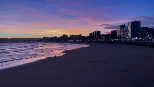 Amanece en Gijon